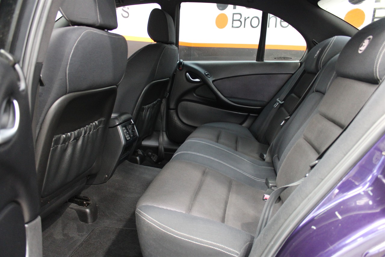 2004 Holden COMMODORE