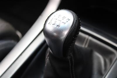 2004 Holden COMMODORE - Thumbnail