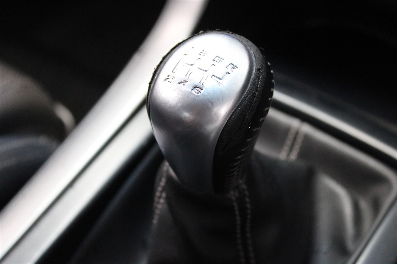 2004 Holden COMMODORE