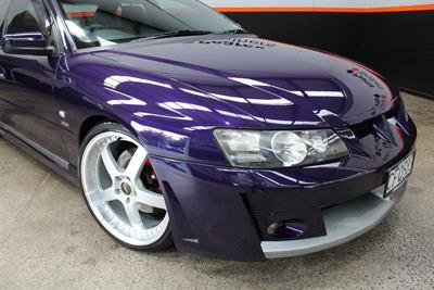 2004 Holden COMMODORE - Thumbnail