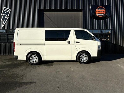 2018 Toyota Hiace - Thumbnail