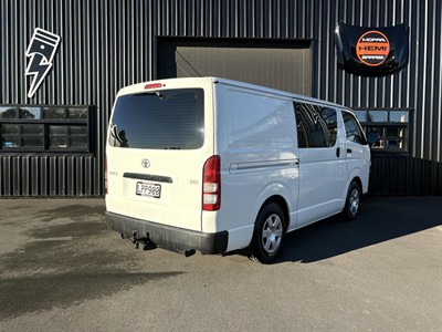 2018 Toyota Hiace - Thumbnail