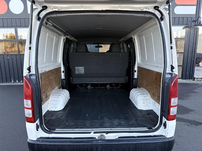 2018 Toyota Hiace - Thumbnail