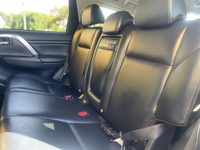 2020 Mitsubishi Pajero Sport - Thumbnail