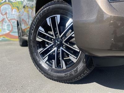 2020 Mitsubishi Pajero Sport - Thumbnail