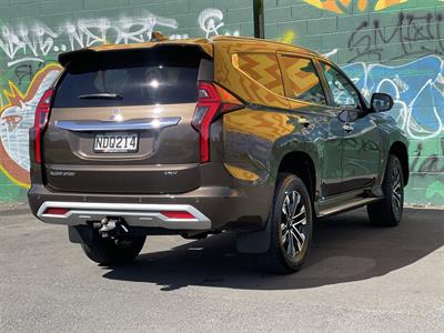 2020 Mitsubishi Pajero Sport - Thumbnail