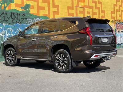 2020 Mitsubishi Pajero Sport - Thumbnail