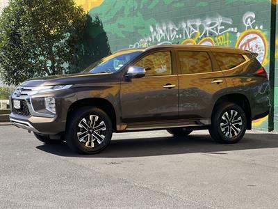 2020 Mitsubishi Pajero Sport - Thumbnail