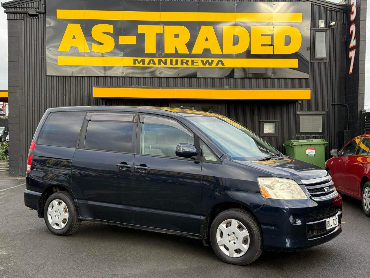 2004 Toyota Noah