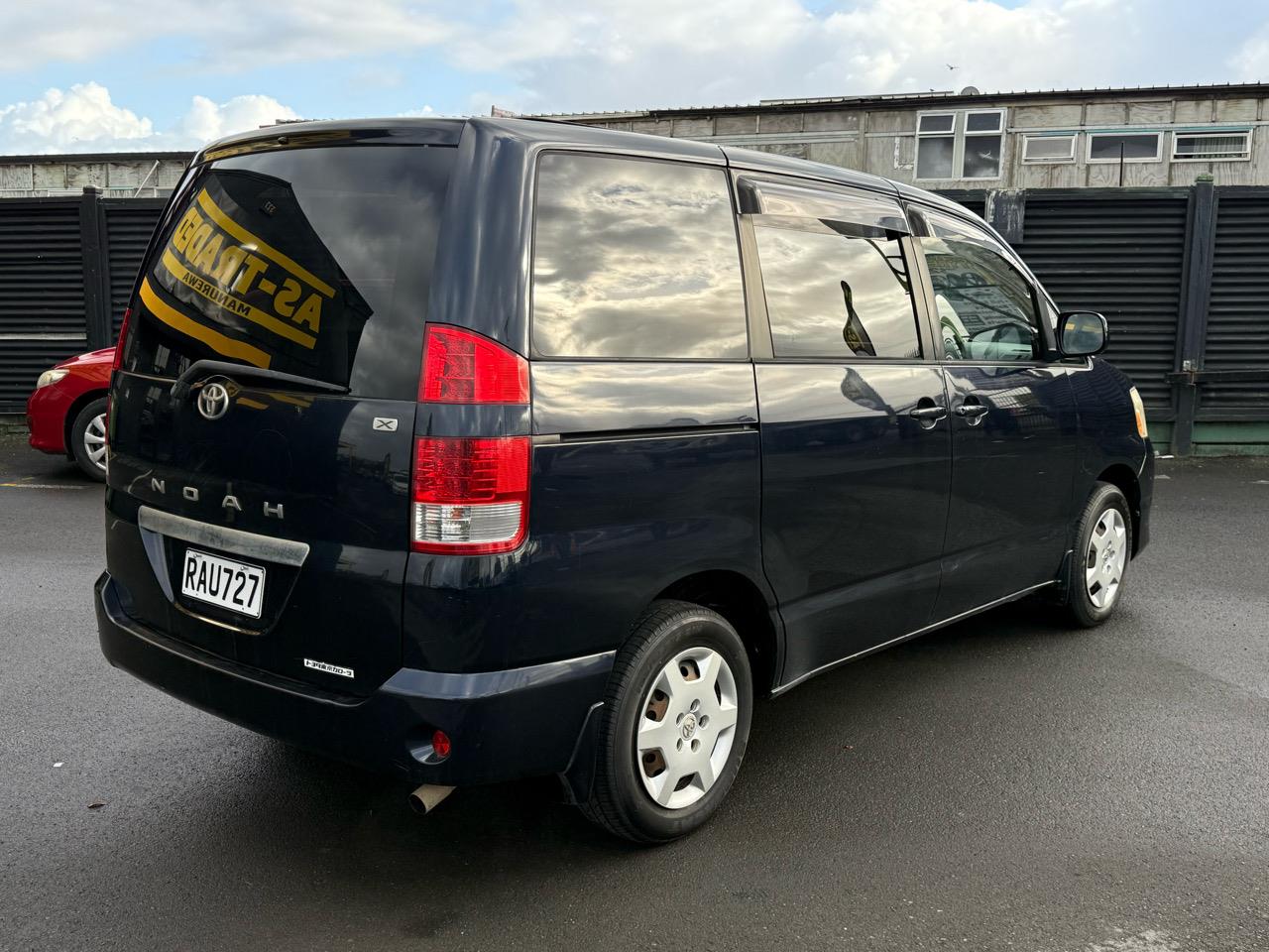 2004 Toyota Noah
