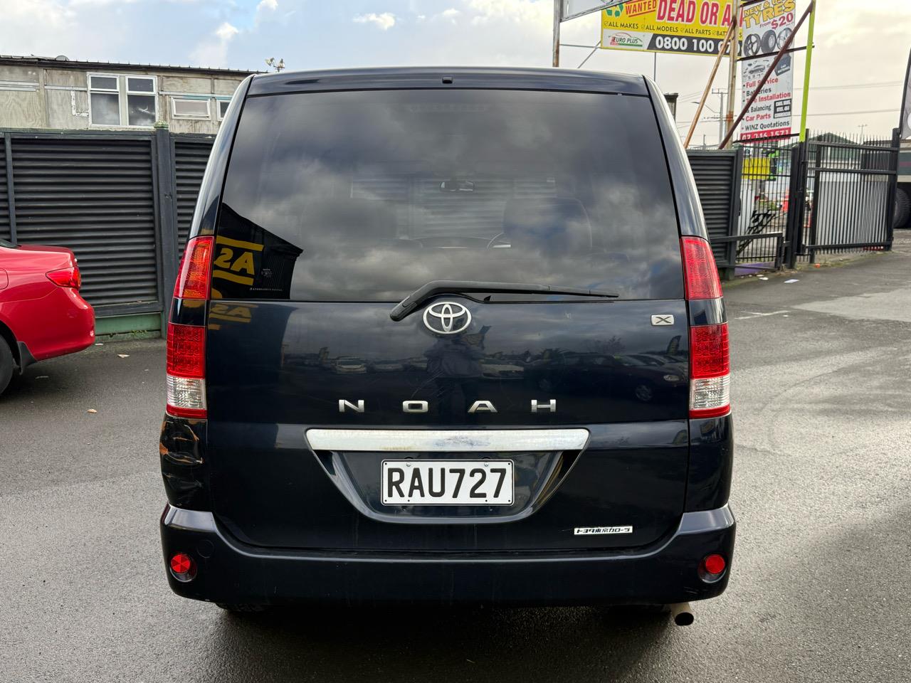 2004 Toyota Noah