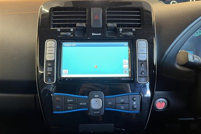 2017 Nissan Leaf - Thumbnail