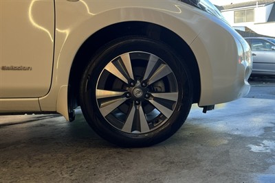 2017 Nissan Leaf - Thumbnail
