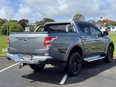 2016 Mitsubishi Triton - Thumbnail