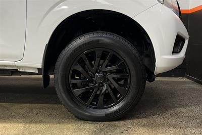 2016 Nissan Navara - Thumbnail