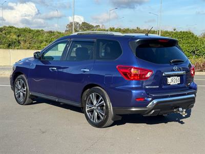 2018 Nissan Pathfinder - Thumbnail