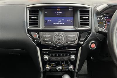 2017 Nissan Pathfinder - Thumbnail