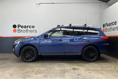 2017 Nissan Pathfinder - Thumbnail