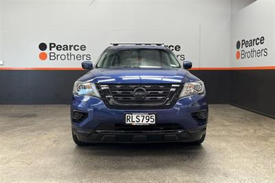 2017 Nissan Pathfinder - Thumbnail