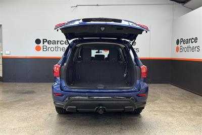 2017 Nissan Pathfinder - Thumbnail