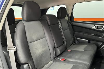 2017 Nissan Pathfinder - Thumbnail