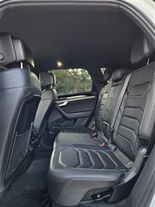 2020 Volkswagen Touareg - Thumbnail