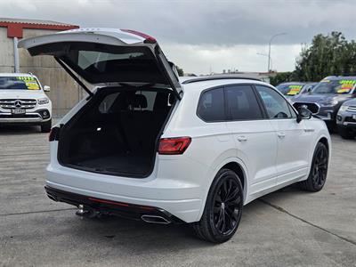 2020 Volkswagen Touareg - Thumbnail