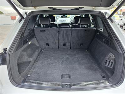 2020 Volkswagen Touareg - Thumbnail