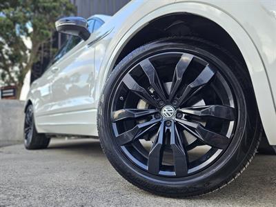 2020 Volkswagen Touareg - Thumbnail