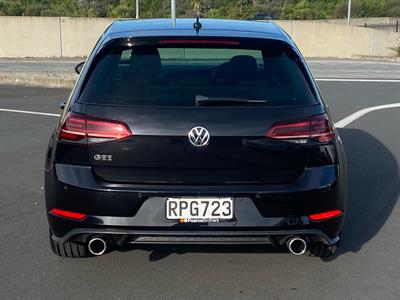 2018 Volkswagen Golf - Thumbnail