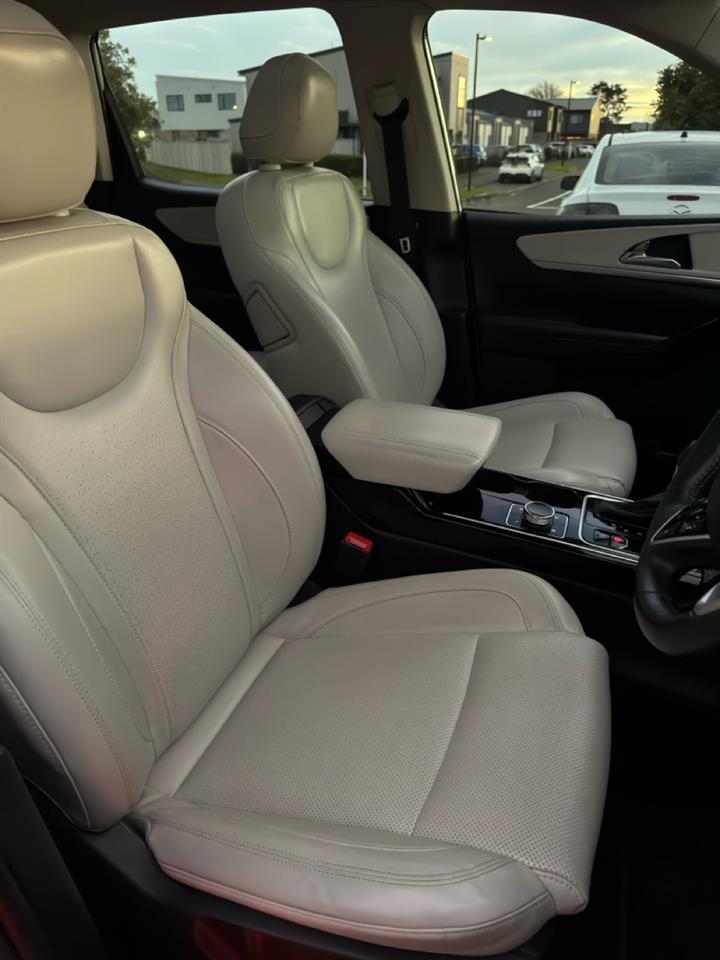 2024 Mahindra XUV700