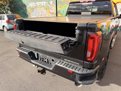 2020 GMC Sierra - Thumbnail