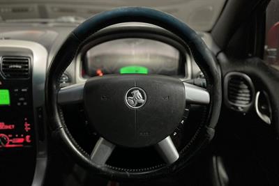 2005 Holden COMMODORE - Thumbnail