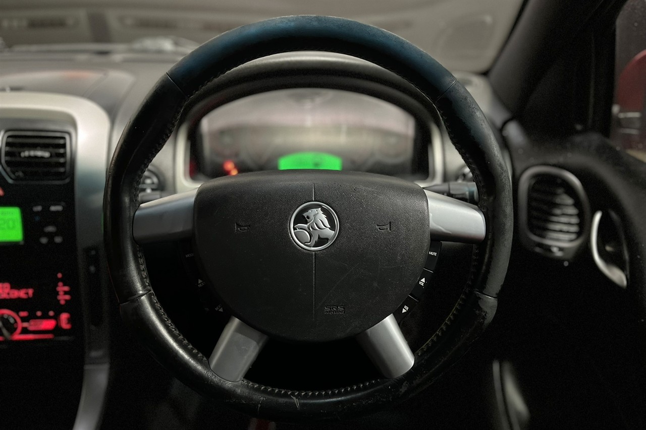 2005 Holden COMMODORE