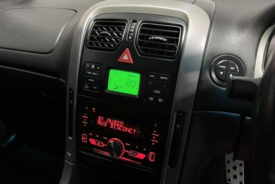2005 Holden COMMODORE - Thumbnail