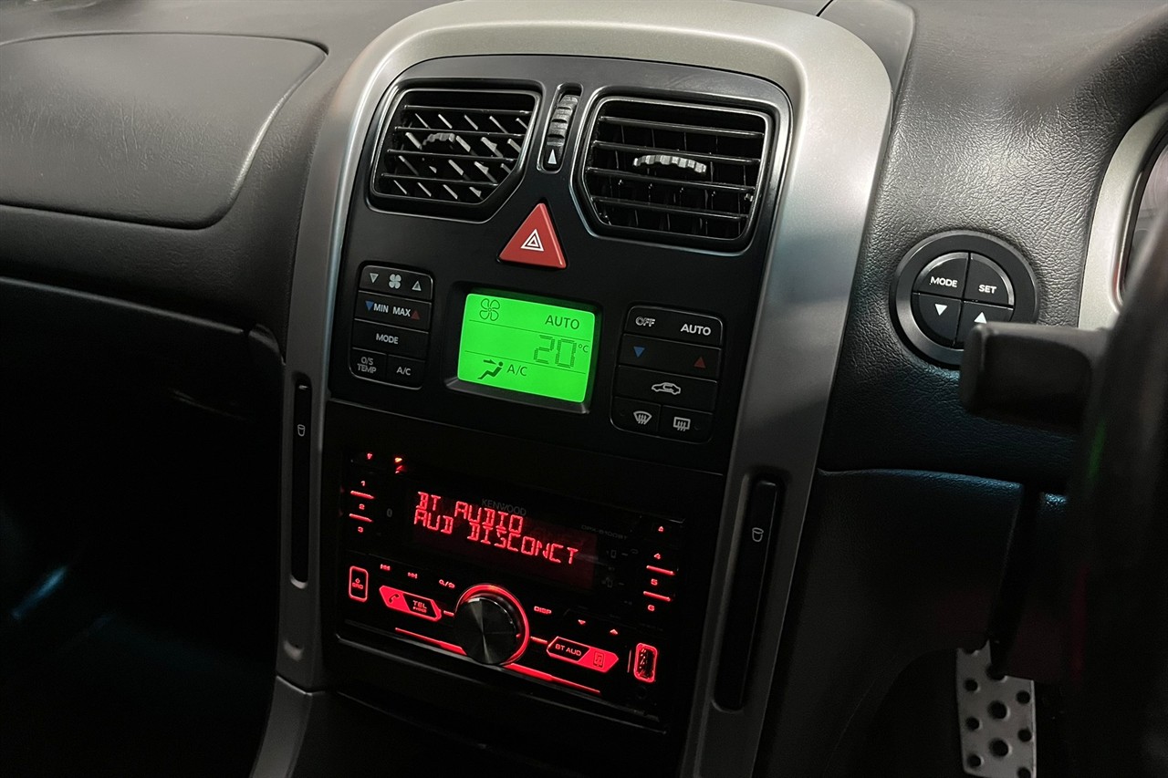 2005 Holden COMMODORE