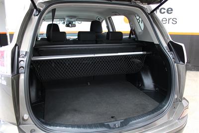 2018 Toyota RAV4 - Thumbnail