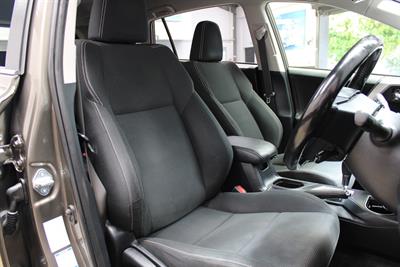 2018 Toyota RAV4 - Thumbnail