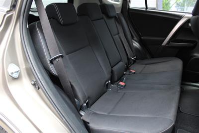 2018 Toyota RAV4 - Thumbnail