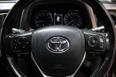 2018 Toyota RAV4 - Thumbnail