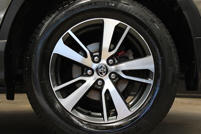 2018 Toyota RAV4 - Thumbnail