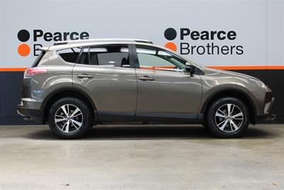 2018 Toyota RAV4 - Thumbnail