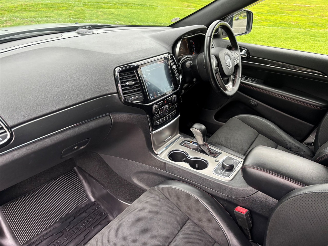 2019 Jeep GRAND CHEROKEE