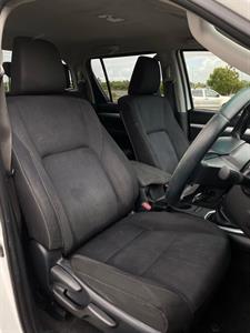 2015 Toyota Hilux - Thumbnail