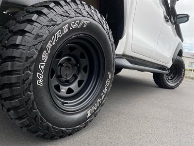 2015 Toyota Hilux - Thumbnail