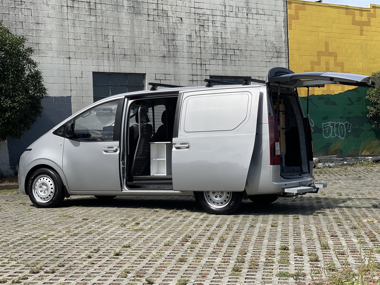 2023 Hyundai Staria Load