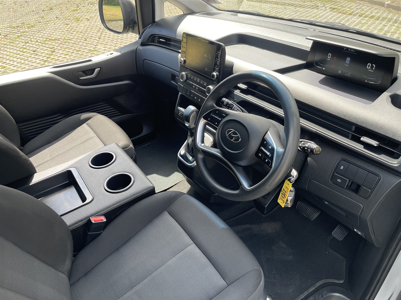 2023 Hyundai Staria Load