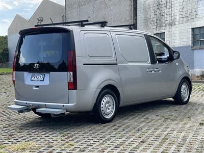 2023 Hyundai Staria Load - Thumbnail