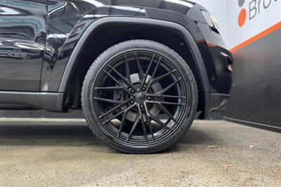 2017 Jeep Grand Cherokee - Thumbnail