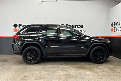 2017 Jeep Grand Cherokee - Thumbnail